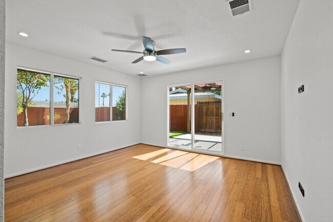 Building Photo - 73425 San Nicholas Ave