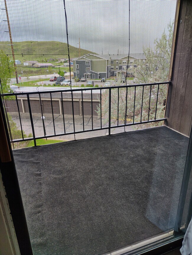 Balcony stays fairly dry even in the rain - 4500 S Poplar St