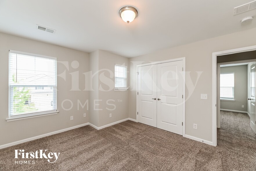 Building Photo - 409 Flat Rock Ln