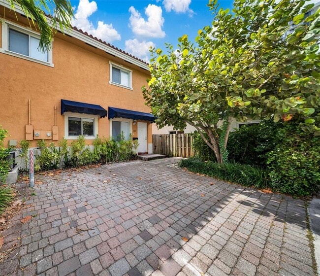 Building Photo - 2814 SW 27th St