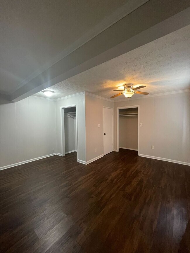 Building Photo - 3465 Dundale Rd