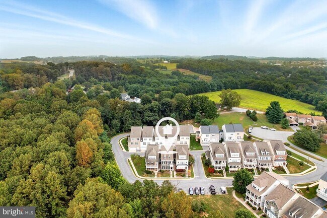 Building Photo - 10214 Nuthatch Dr