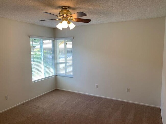 Building Photo - A beautiful Del Mar model for lease in Leisure Village