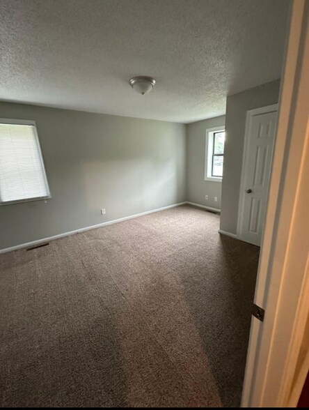 Building Photo - 103 Juniper Ln