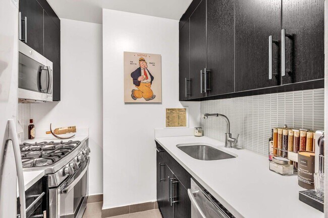 Building Photo - 310 E 46th St