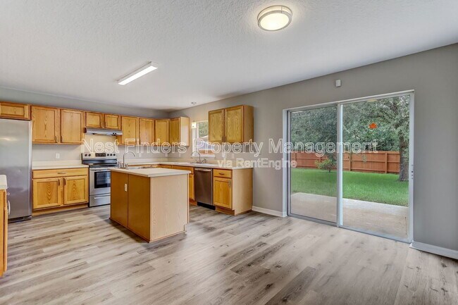 Building Photo - 172 King Arthur Ct