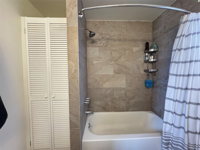 Building Photo - 1823 Market St