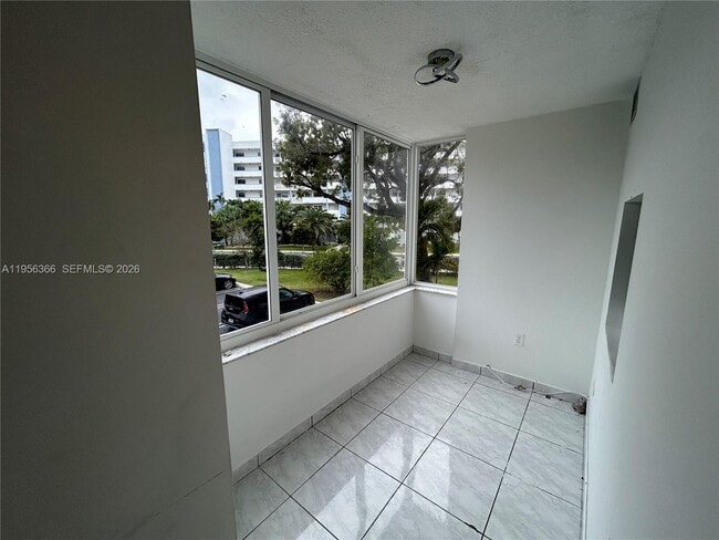 Building Photo - 250 180th Dr