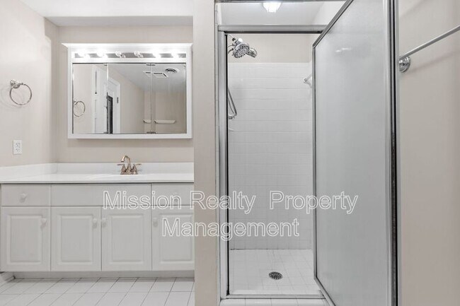 Building Photo - 301 Beacon Ridge Dr