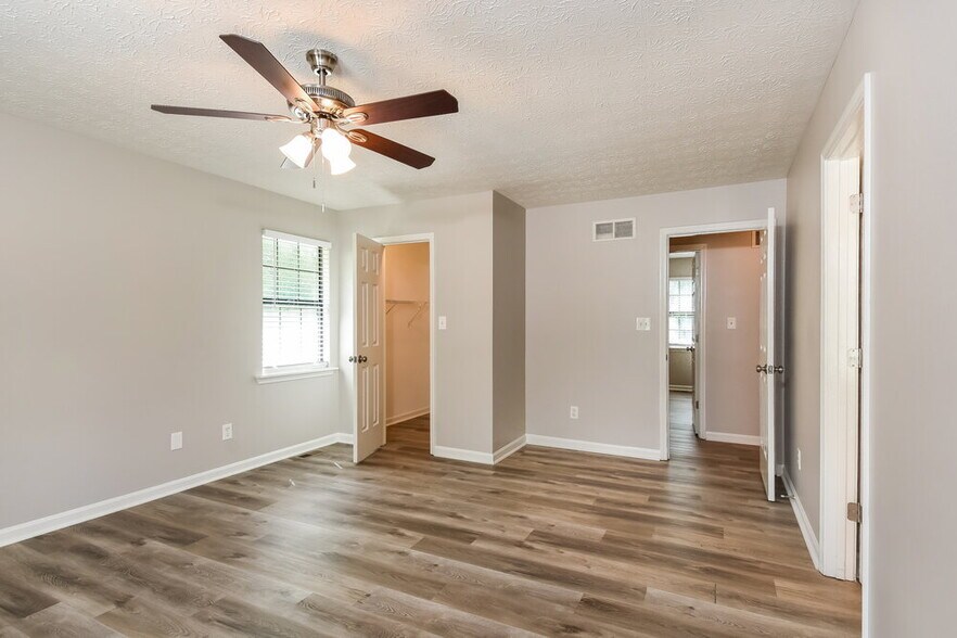 Building Photo - 2721 Candler Ln