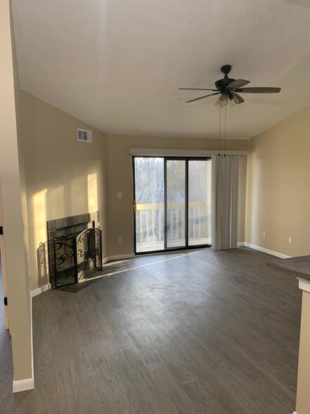 Building Photo - 4240 Village Parkway Cir E