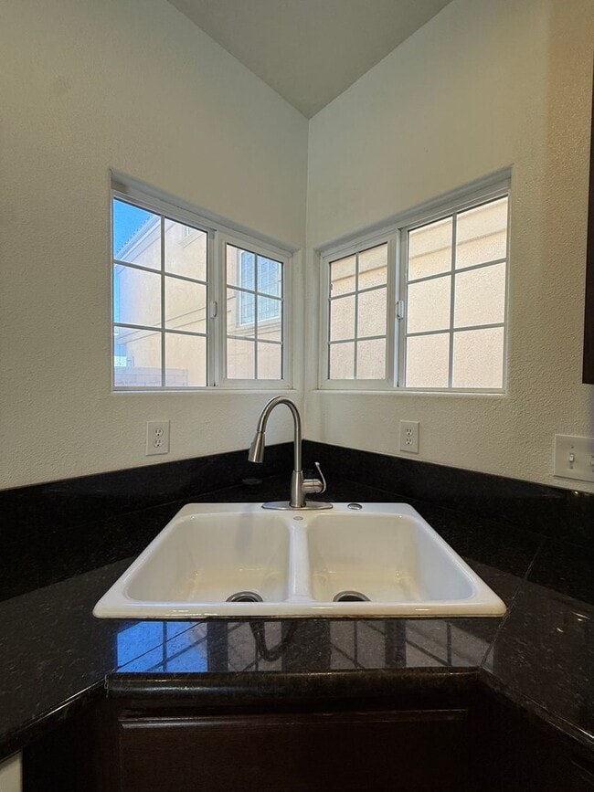 Building Photo - Centrally Located Large Two Story Home on ...