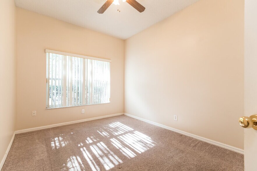 Building Photo - 471 Chapelwood Dr