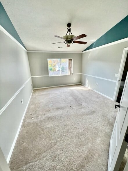 Building Photo - 800 Hidden Ridge Ct