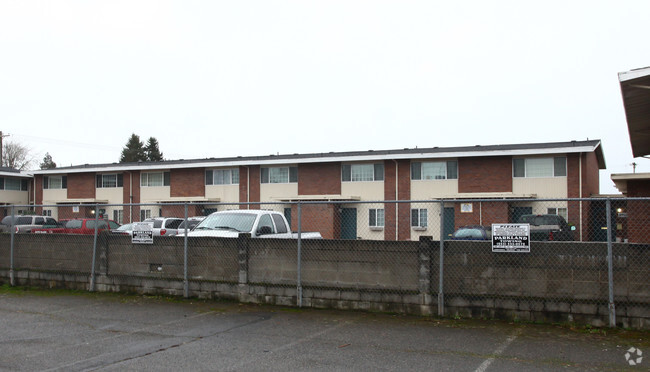 Primary Photo - The DeVille Townhouses