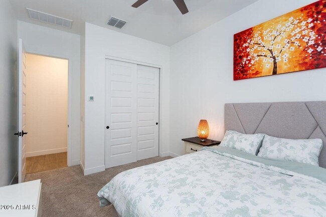 Building Photo - 8543 W Palo Verde Dr