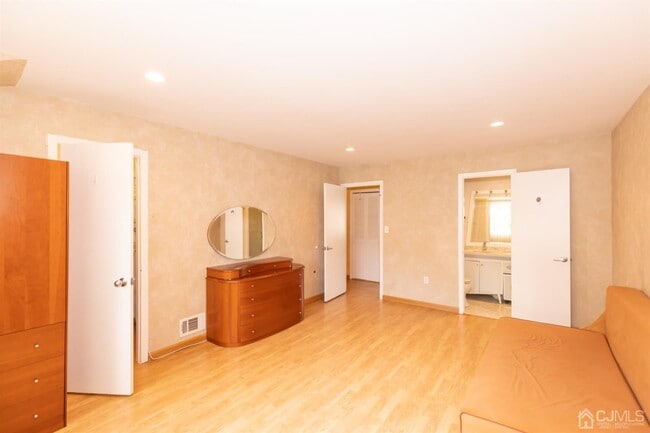 Building Photo - 1096 Schmidt Ln