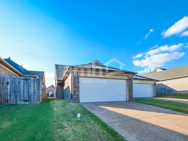 Building Photo - 10249 Sterling Ridge Dr