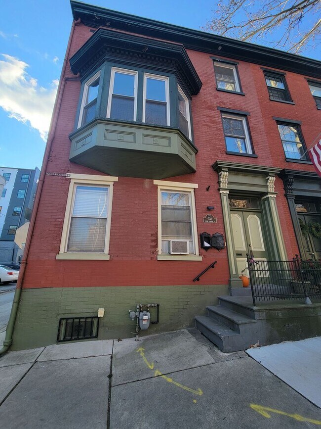 Building Photo - 338 Spring Garden St
