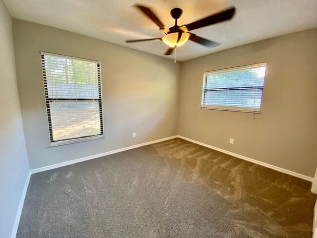 Building Photo - Three bedroom two bathroom Inverness Highlands Home