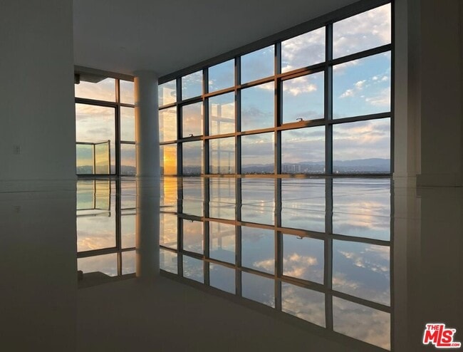 Building Photo - 13700 Marina Pointe Dr