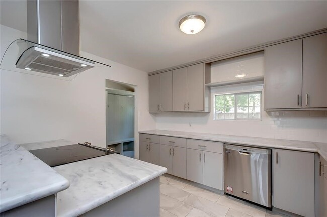 Building Photo - 7202 Housman