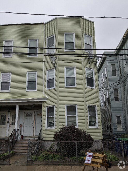 Building Photo - 21 Rossmore St