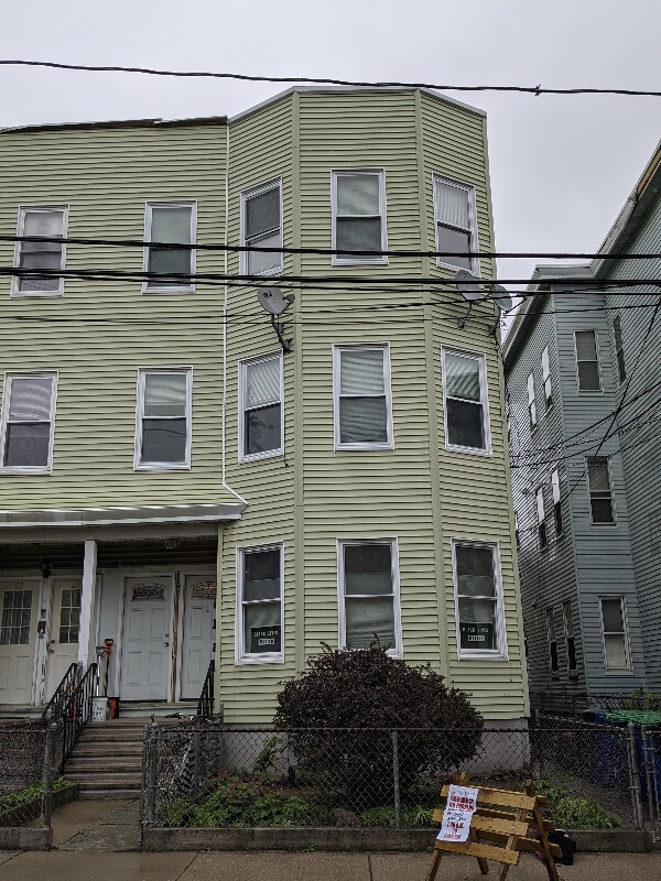Building Photo - 21 Rossmore St