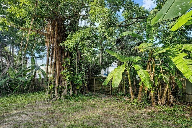 Building Photo - 1525 NE 110th Terrace