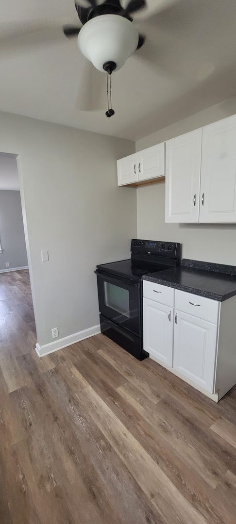 Building Photo - Newly Updated Spacious Two Bedroom w/Bonus...