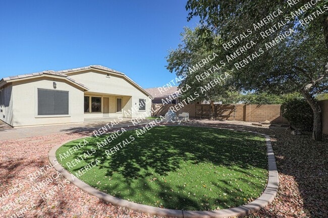 Building Photo - *$500 off the 1st full month's rent with a...