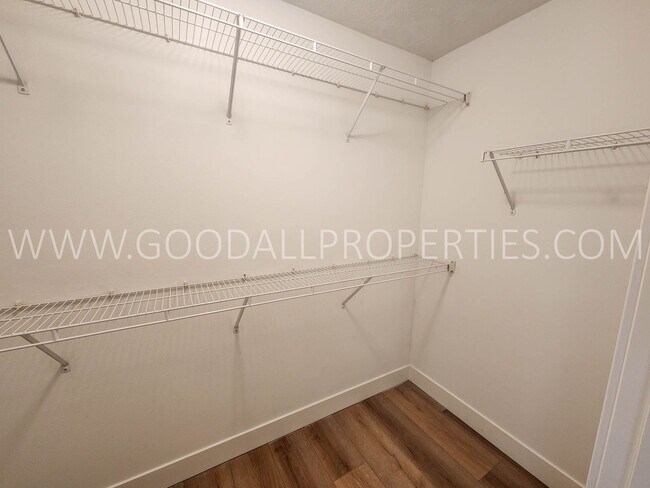 Building Photo - Fully remodeled 3 bedroom home in Waukee w...