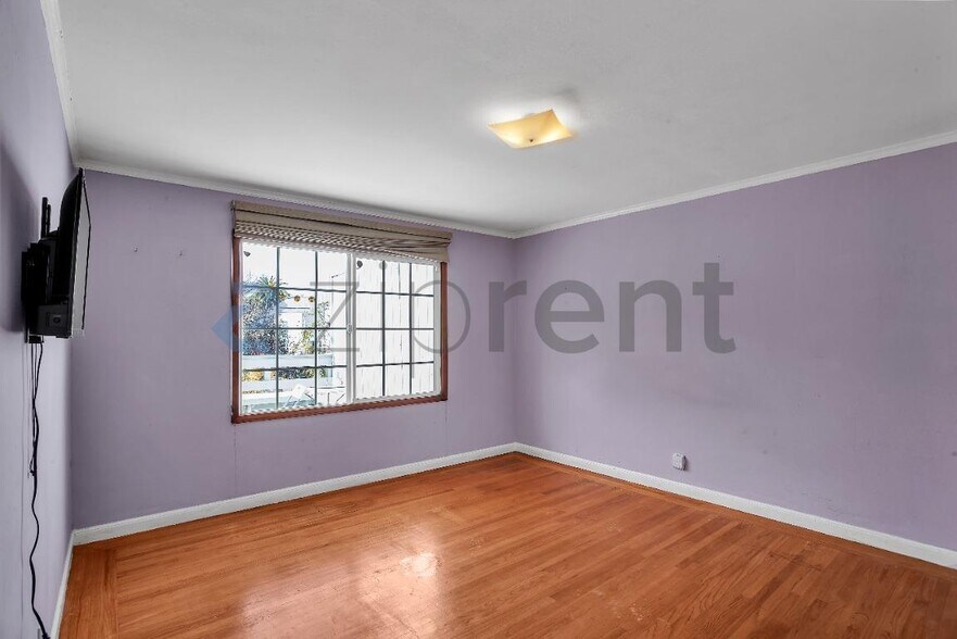 Building Photo - Unit