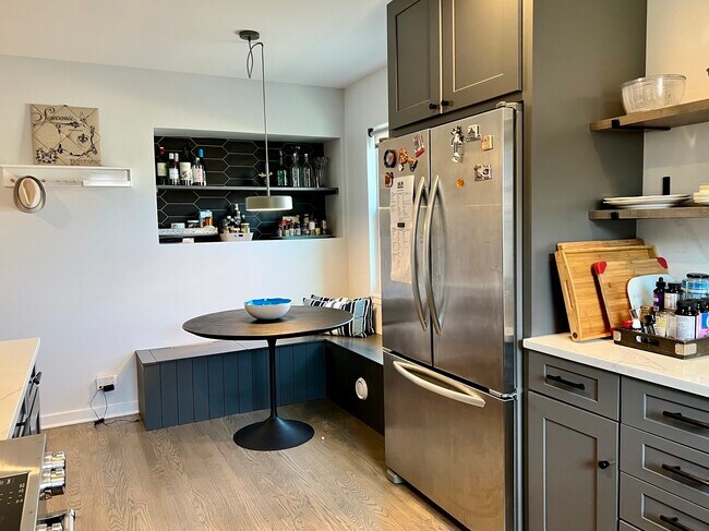 Building Photo - 940 N Oak Park Ave