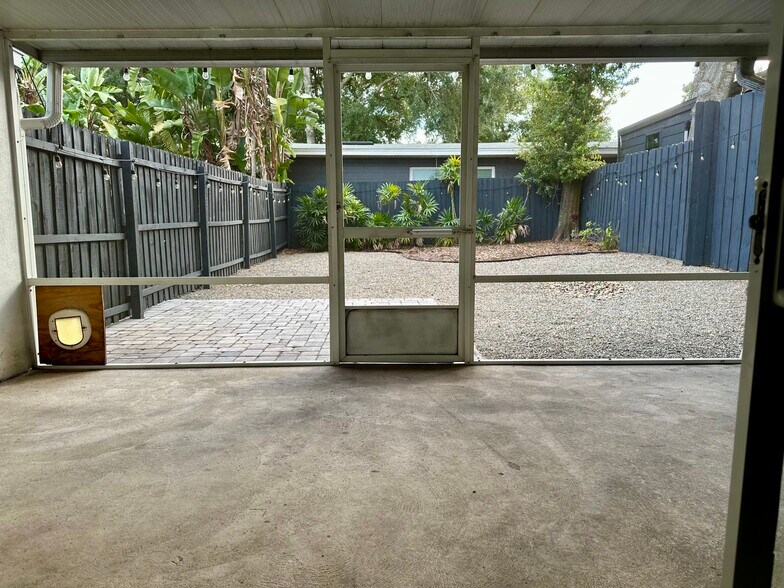 Building Photo - 804 E South St