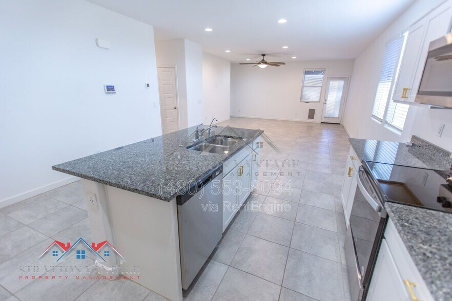 Building Photo - 1673 N Wrigley Dr