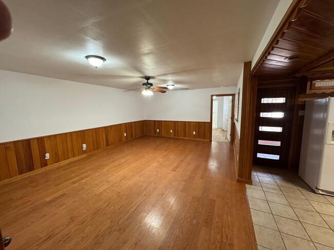 Building Photo - MOVE IN SPECIAL!! Central Lubbock-Beautifu...