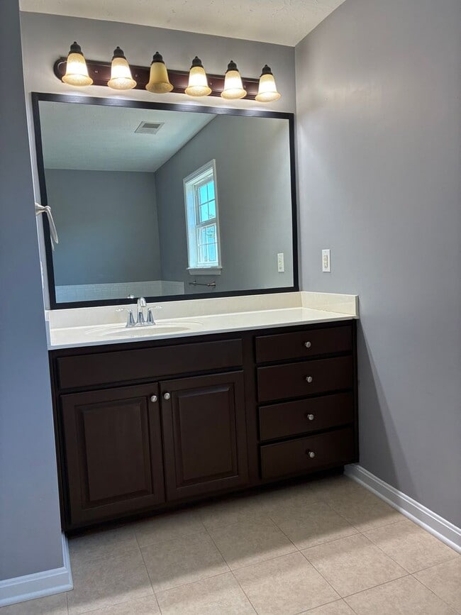 Building Photo - **ELIZABETHTOWN INDEPENDENT SCHOOL DISTRICT**