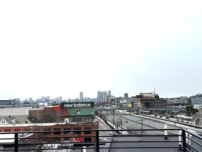 Building Photo - 100 Lincoln St