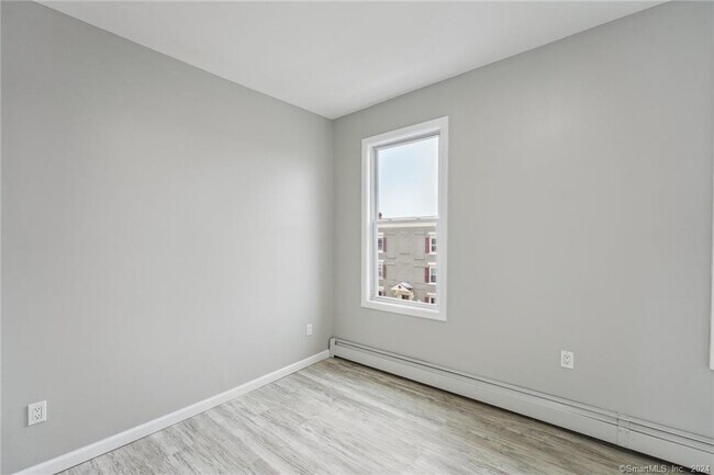 Building Photo - 58 Bond St