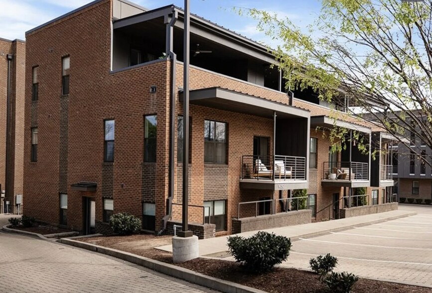 Building Photo - 1405B Martin St