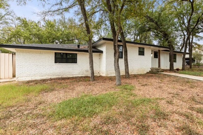 Building Photo - Fully Furnished Room for Rent- $550- Loren...