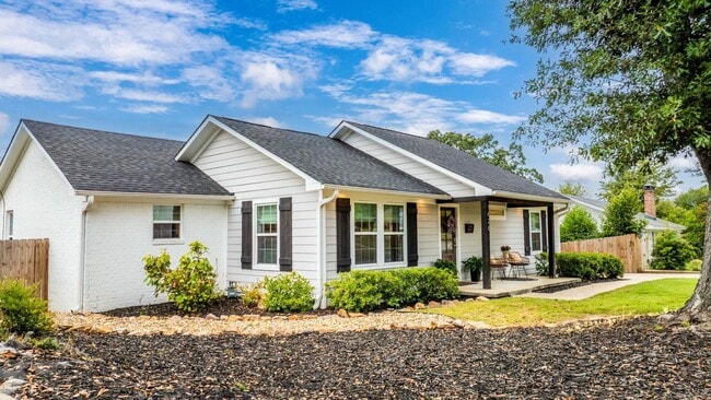 Building Photo - 1628 Pine Valley Rd