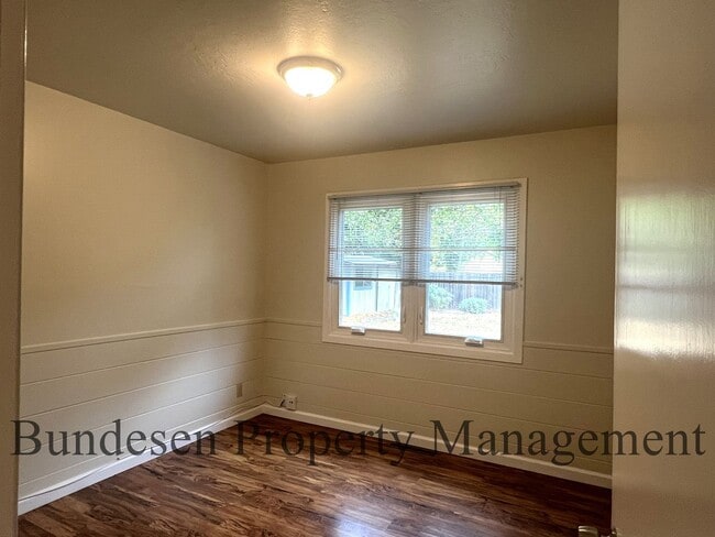 Building Photo - 3237 Midway Dr