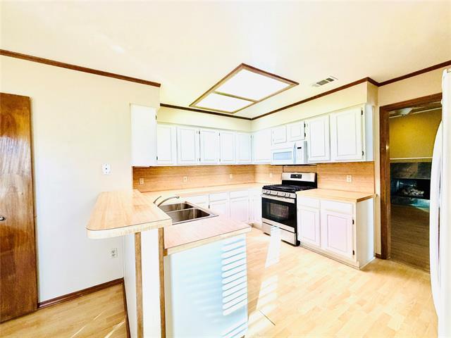 Building Photo - 2220 College Pkwy