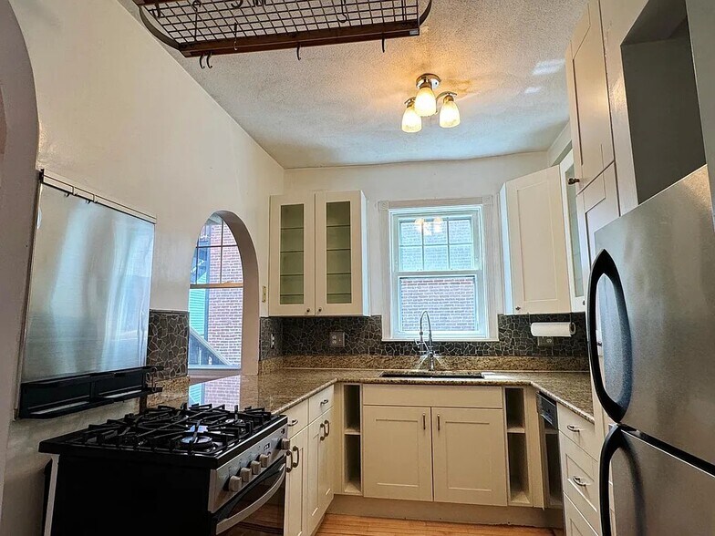 Building Photo - 22 Pembroke St