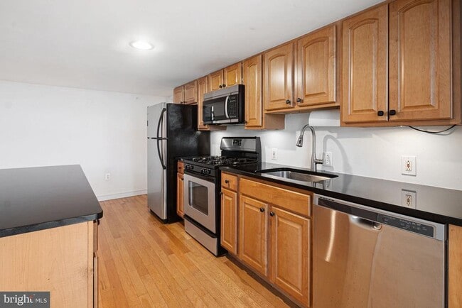 Building Photo - 810 N Hancock St