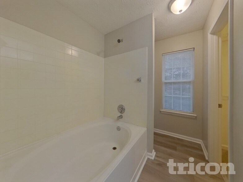 Building Photo - 915 Riley Farm Ln