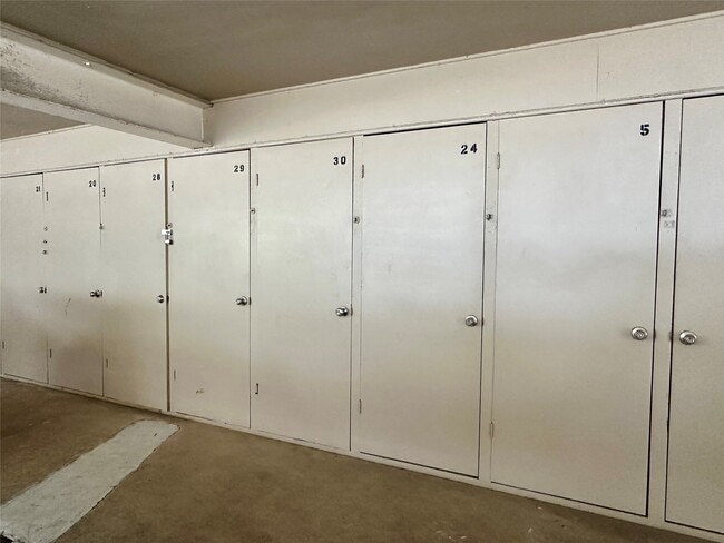 Building Photo - 3809 N Braeswood Blvd