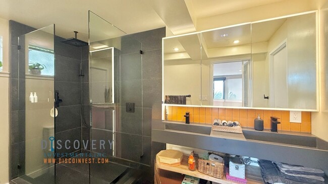 Building Photo - Elegant Piedmont Retreat with Expansive Ba...